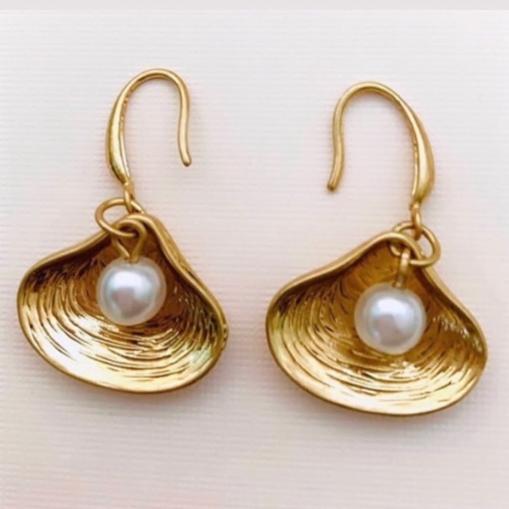 COPY - Shell Earrings with Pearls